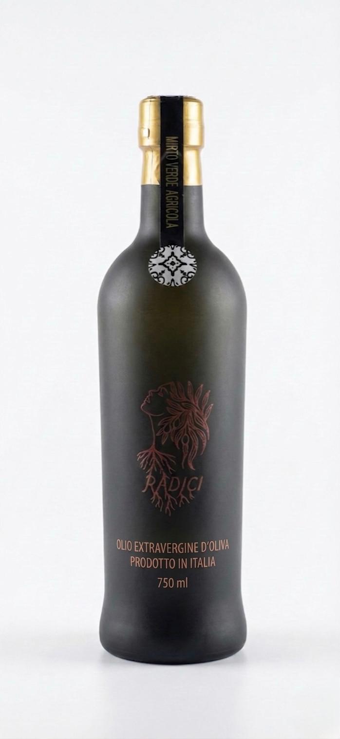 Elegante bottiglia nera di olio monocultivar Cerasuola Radici.