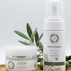 Kit viso anti età composto da mousse detergente delicata e crema viso SPF 15 all'Olio Extravergine d'Oliva