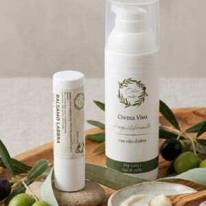 Kit viso e labbra composto da crema viso riequilibrante per pelli miste e burro labbra rimpolpante